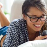 Cómo ganar dinero viendo videos en 2025: opciones destacadas