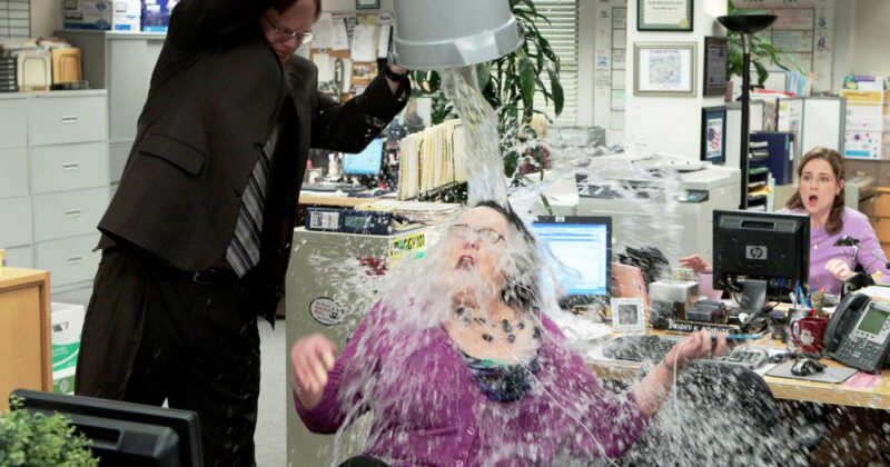 Por qué el frío inicio de 'The Office: Stress Relief' es la escena más divertida de la historia de las series