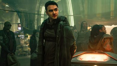 Jonathan Frakes Reveals the Glitter-Fueled Secrets Behind Star Trek: Starfleet Academy's Most Bizarre Gag