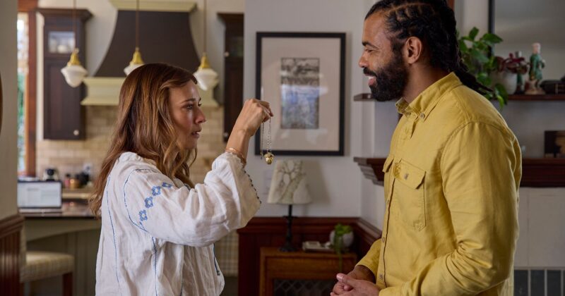 Rashida Jones and Daveed Diggs Clash in the Sci-Fi Drama 'In the Blink of an Eye'