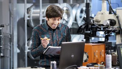 Simon Helberg Reinvents Himself: The Big Bang Theory’s Howard Turns Dark in AMC’s The Audacity