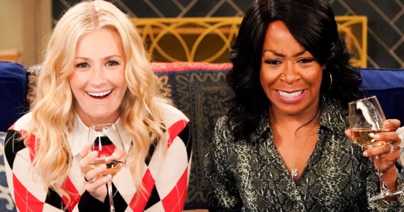 The Neighborhood Dominates Paramount+: The Network Sitcom Shining in Streaming’s Golden Age