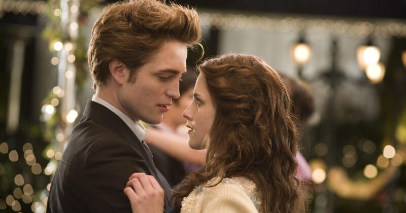 Robert Pattinson Reflects on Edward Cullen's Unusual Gesture in Twilight—And How It Became Iconic