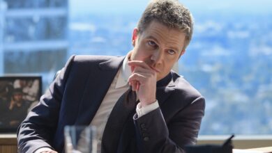 Stephen Amell Revives Baywatch: FOX Kicks Off Filming of the Cult Series Reboot at Venice Beach