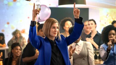Ladies First: El remake de Netflix que reinventa el mundo invertido con Rosamund Pike y Sacha Baron Cohen