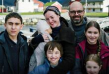 Fjord: Un Drama Profundo que Explora la Amistad y la Fe a Través de Contrastes Culturales y Religiosos
