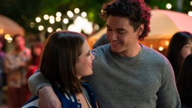 Off Campus de Prime Video apuesta por el formato exitoso de Bridgerton para revolucionar la serie romántica