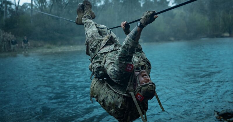 Alan Ritchson lidera nueva serie de supervivencia en Netflix, un desafío extremo sin lujos ni fama