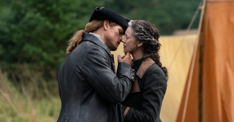 Final de Outlander: El destino de Jamie y Claire y el significado de la escena post-créditos
