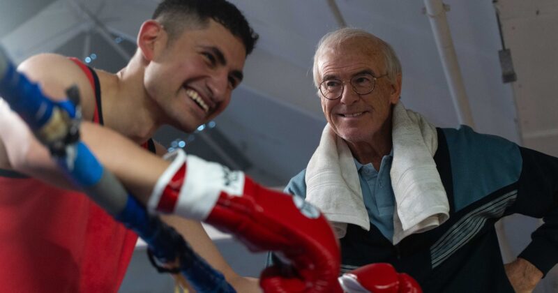 Pierce Brosnan y la historia real de un boxeador en el emocionante clip de Giant
