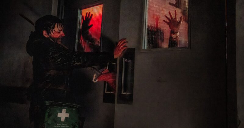Zach Cregger desvela las influencias clave de los juegos Resident Evil en su nueva película de terror