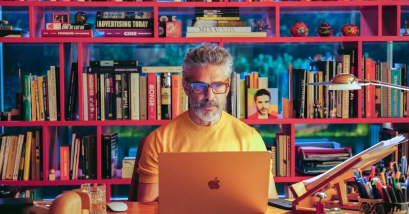 Amarga Navidad: El Meta-Drama de Pedro Almodóvar que Reinventa la Autoficción Cinematográfica
