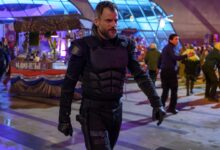 Altered Carbon: La serie cyberpunk imprescindible antes del regreso de Blade Runner en 2026