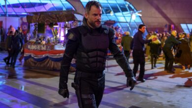 Altered Carbon: La serie cyberpunk imprescindible antes del regreso de Blade Runner en 2026