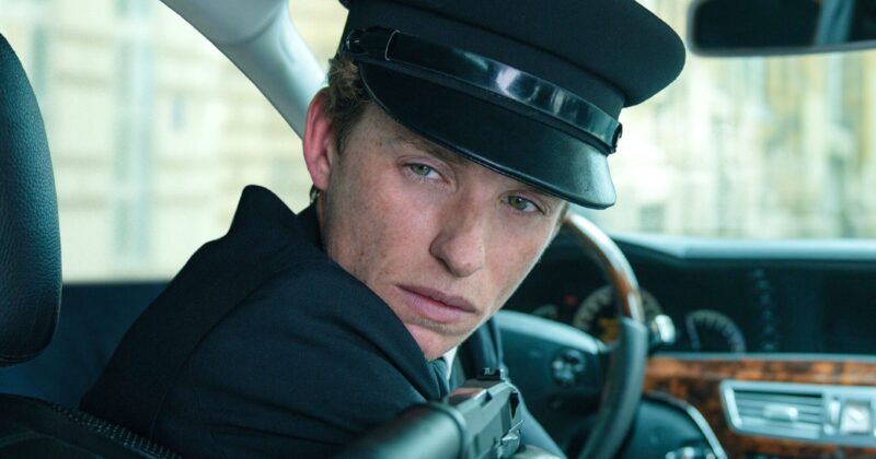 Eddie Redmayne Retoma su Papel de Asesino Letal en la Segunda Temporada de The Day of the Jackal