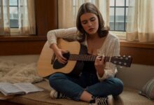 Descubre la banda sonora completa de Off Campus temporada 1: canciones y momentos clave