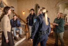 From Temporada 4: El Olvido de Donna y el Declive de Colony House en la Serie de Misterio y Terror
