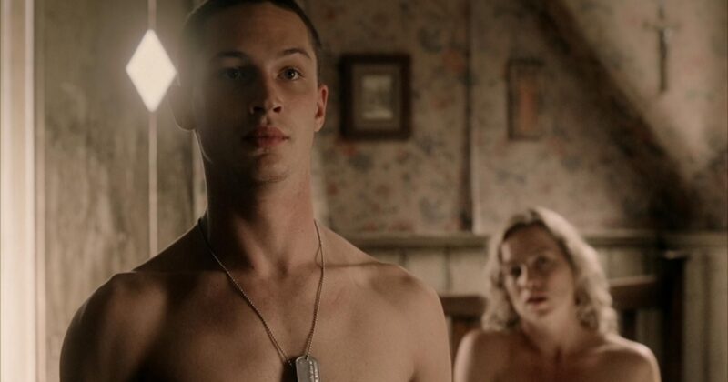 La Primera Aparición en Pantalla de Tom Hardy Fue en la Serie Histórica Más Icónica de la Televisión