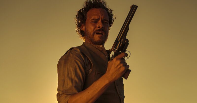 The English: La miniserie de Prime Video que rinde tributo a los clásicos western de Clint Eastwood