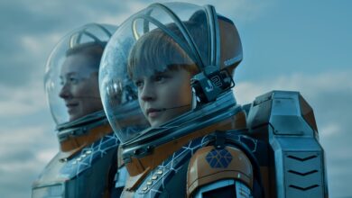 La evolución audaz de Dr. Smith: cómo el reboot de Lost in Space redefinió un villano icónico