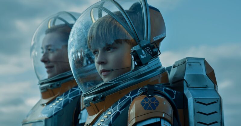 La evolución audaz de Dr. Smith: cómo el reboot de Lost in Space redefinió un villano icónico