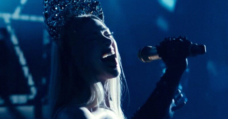 Mother Mary: La simbólica gala final y el arte detrás del icónico vestido rojo explicado por David Lowery