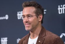 Welcome to Wrexham renueva por tres temporadas más: Ryan Reynolds y Rob McElhenney continúan transformando el fútbol británico