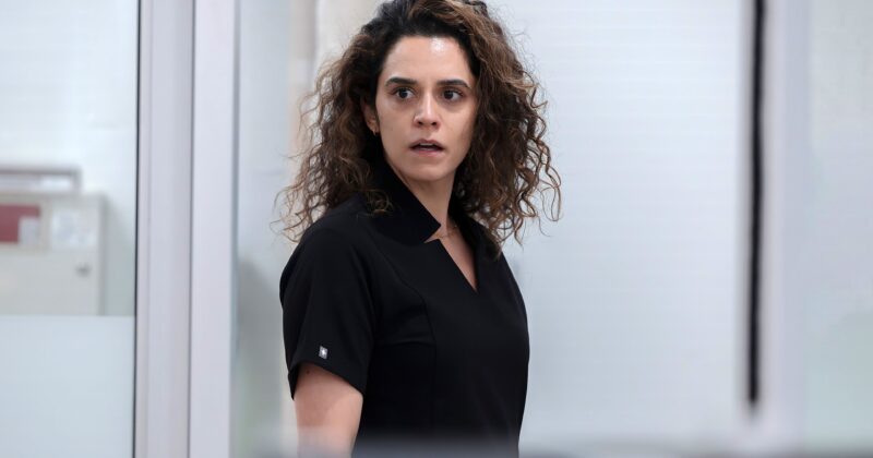 El Dr. Al-Hashimi y la tensión constante de The Pitt: La interpretación única de Sepideh Moafi en la temporada 2