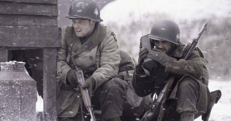 La nueva serie documental de Tom Hanks redefine la narrativa de la Segunda Guerra Mundial como una sucesora espiritual de Band of Brothers