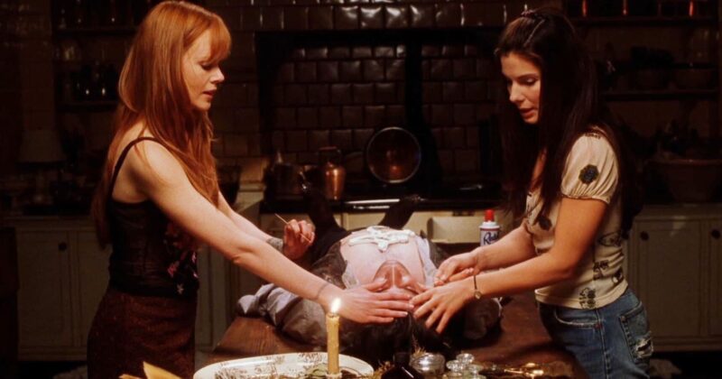 Al Revisitar Practical Magic: 10 Realidades Inesperadas que Redefinen la Magia Clásica
