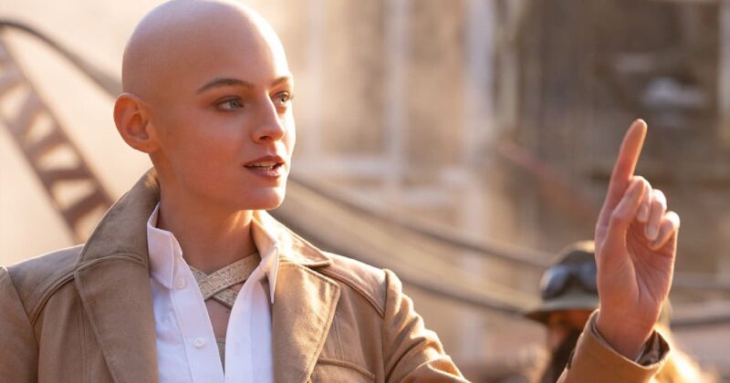 Emma Corrin propone revivir a Cassandra Nova en el MCU con un toque de comedia y lazos fraternales