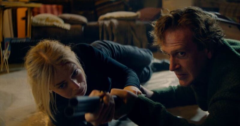 Over Your Dead Body: Combate y Caos en una Comedia de Acción con Jason Segel y Samara Weaving