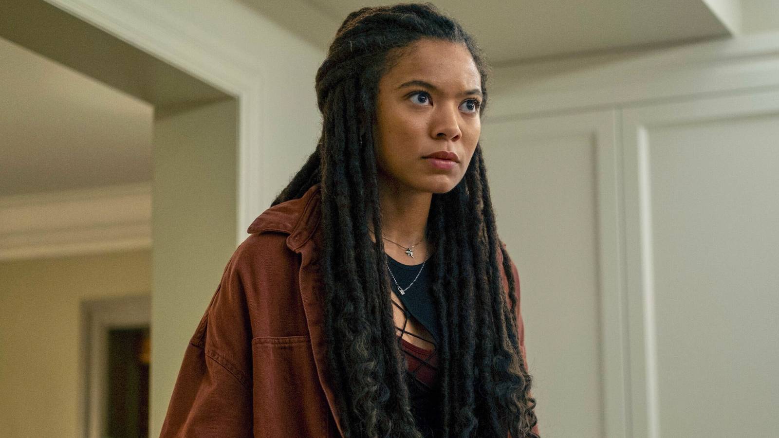 Jaz Sinclair como Marie en Gen V temporada 1 con mirada seria