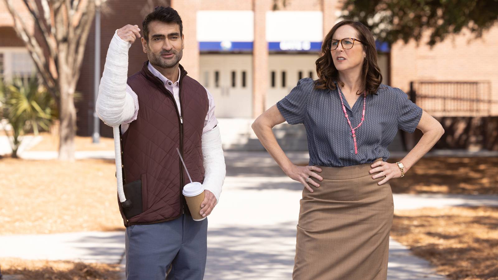 Kumail Nanjiani y Molly Shannon en Driver's Ed