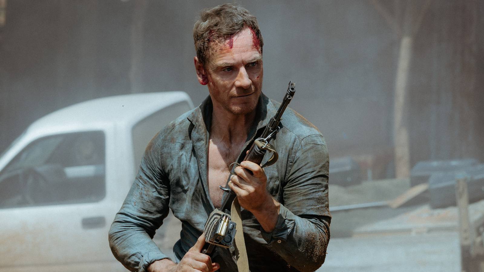 Michael Fassbender como Martian en The Agency temporada 2