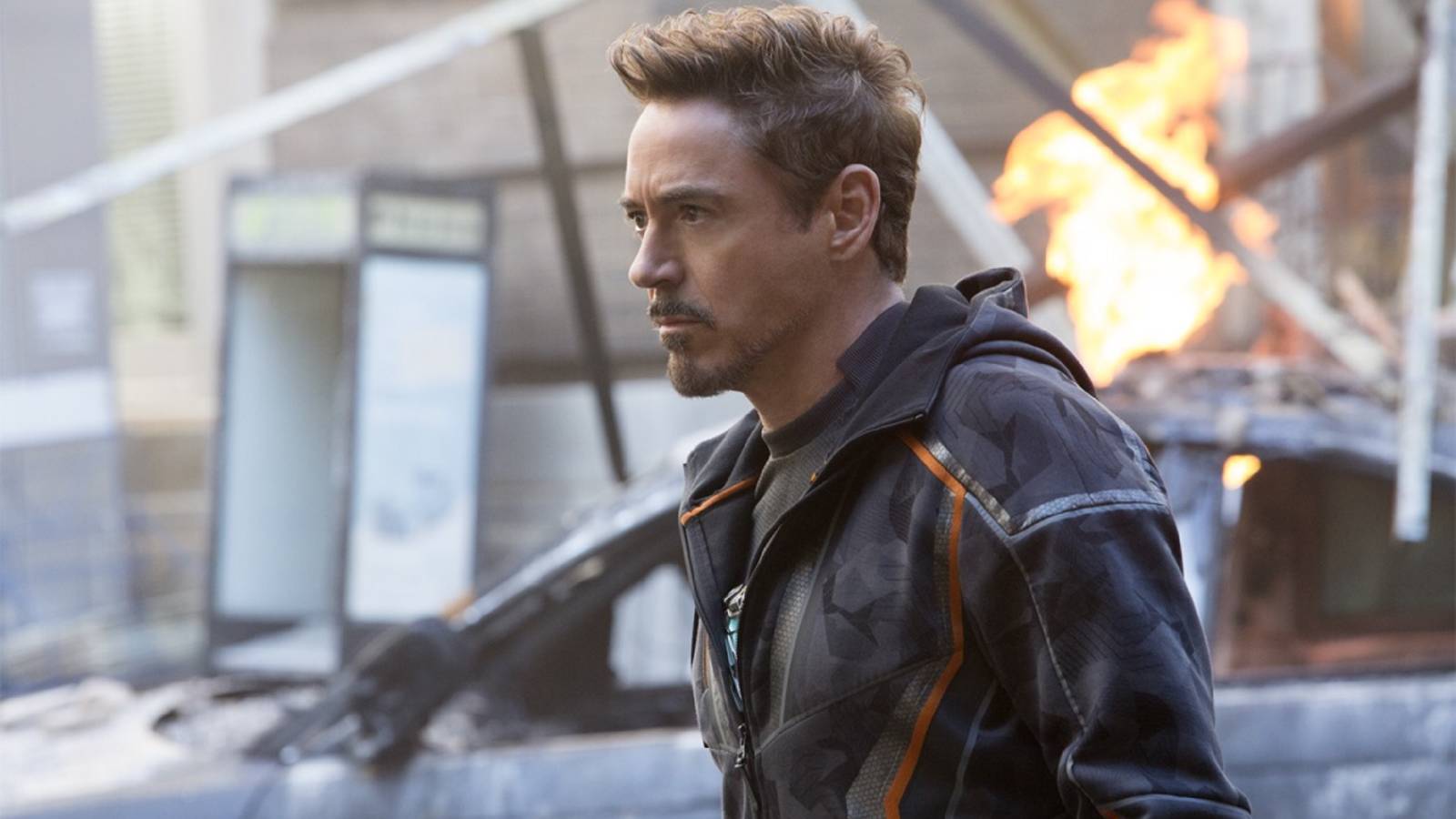 Robert Downey Jr. como Tony Stark