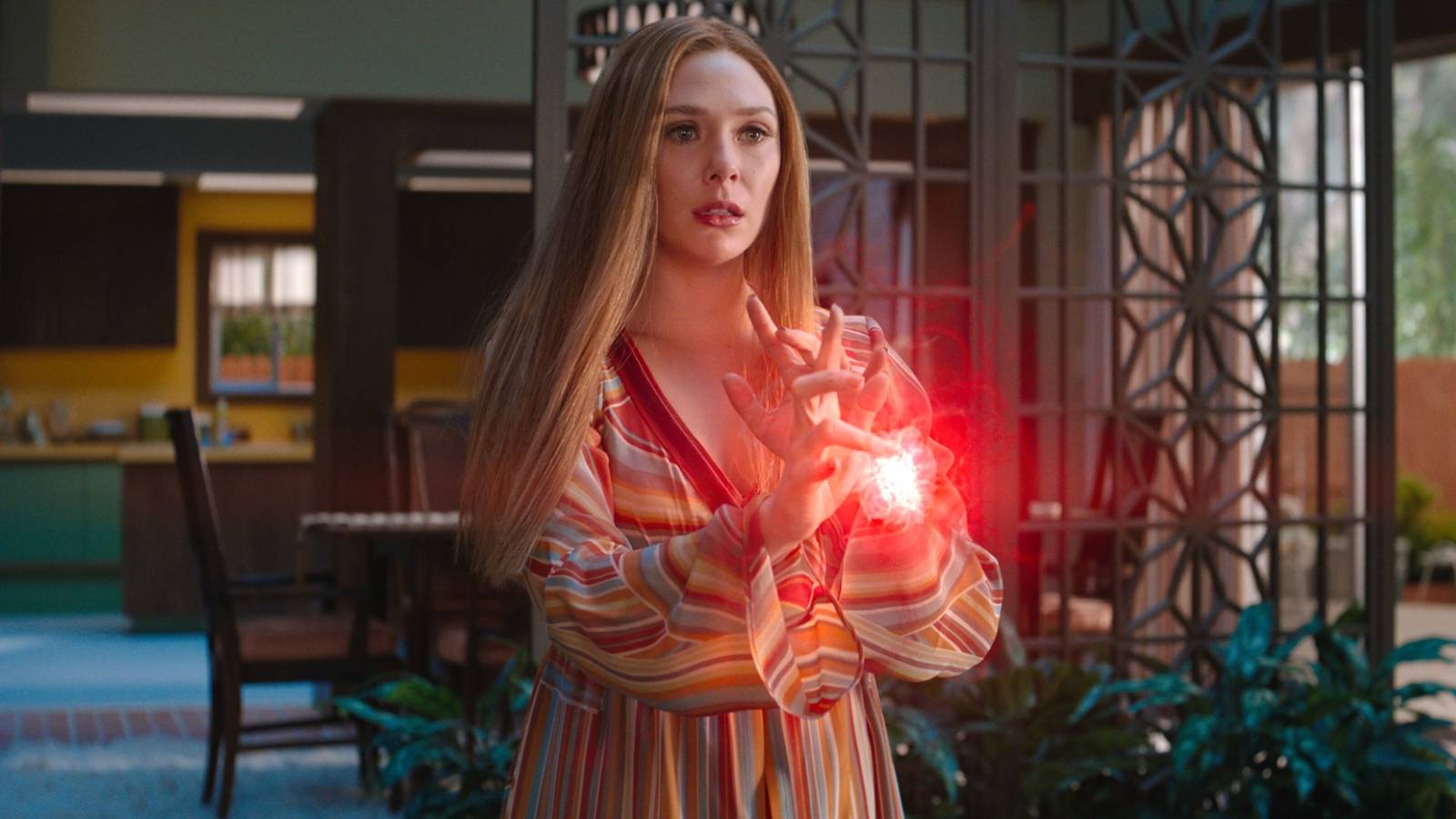 Wanda conjurando magia en WandaVision
