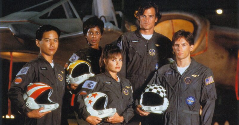 10 Series de Ciencia Ficción de los 90 que Revolucionaron el Género y Pasaron Desapercibidas