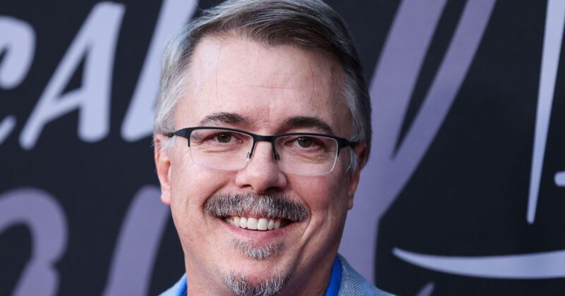 Vince Gilligan destaca El Enigma de Otro Mundo como un clásico de ciencia ficción y terror que supera a su original