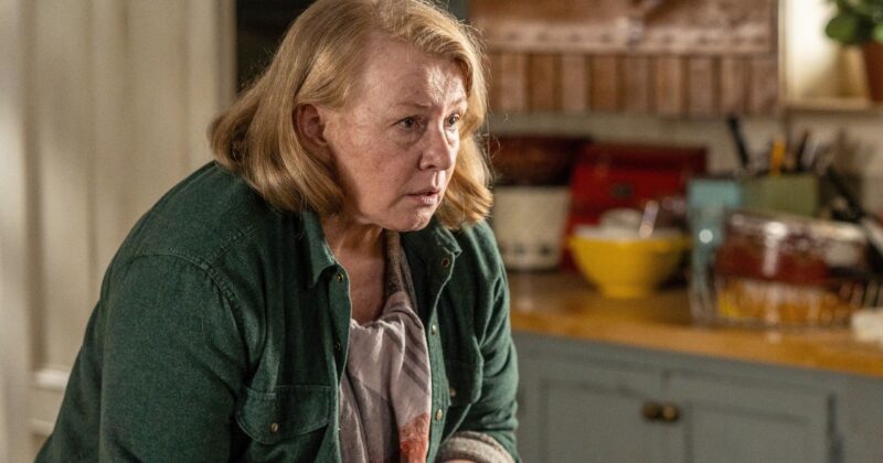 Donna en From Temporada 4: La Verdadera Razón Tras Su Experiencia Cercana a la Muerte