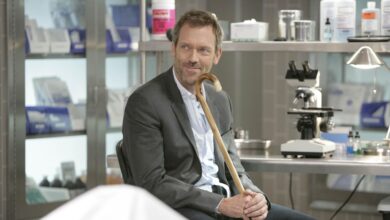Hugh Laurie se disculpa tras polémica en redes por críticas a House M.D.