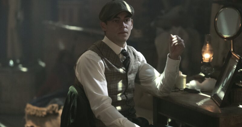 Young Sherlock: La Serie de Crimen Histórico que Está Tomando el Trono de Peaky Blinders