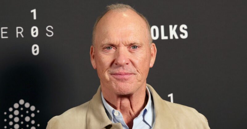 El clásico de aventuras de Michael Keaton regresa a las salas: 'Cars' vuelve a acelerar tras dos décadas