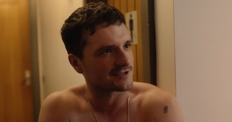 Josh Hutcherson Deslumbra con Encuentro Coqueto en el Pasillo en la Comedia Romántica Let's Love