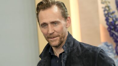 Tom Hiddleston protagoniza "Pompeya: Fuera del Tiempo", la nueva serie histórica de Disney+ y National Geographic