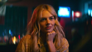 Samara Weaving Explora Nuevos Rumbos Emocionales en Carolina Caroline