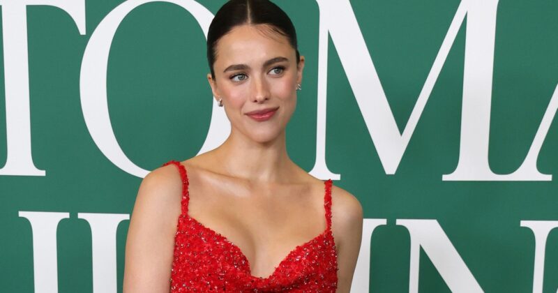 Margaret Qualley Recibe el Respeto de Isabelle Adjani para el Remake de la Película de Terror ‘Possession’