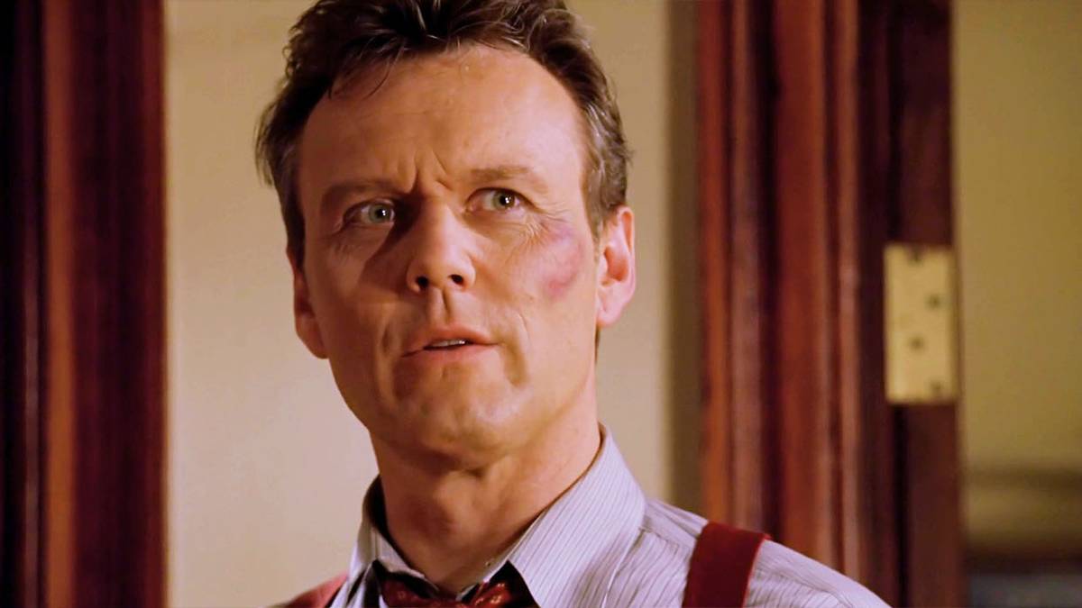 Anthony Head como Giles en Buffy the Vampire Slayer