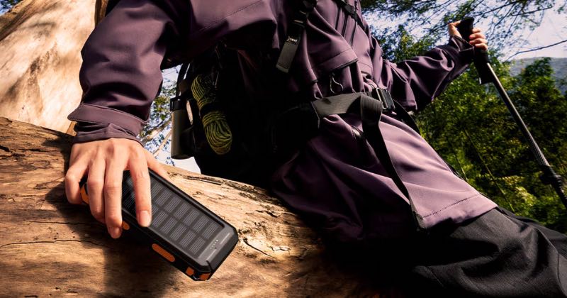 Cargador solar portátil: olvídate de buscar un enchufe en tus escapadas