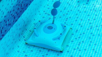 El robot limpiafondos que te permitirá disfrutar de la piscina sin perder tiempo limpiándola